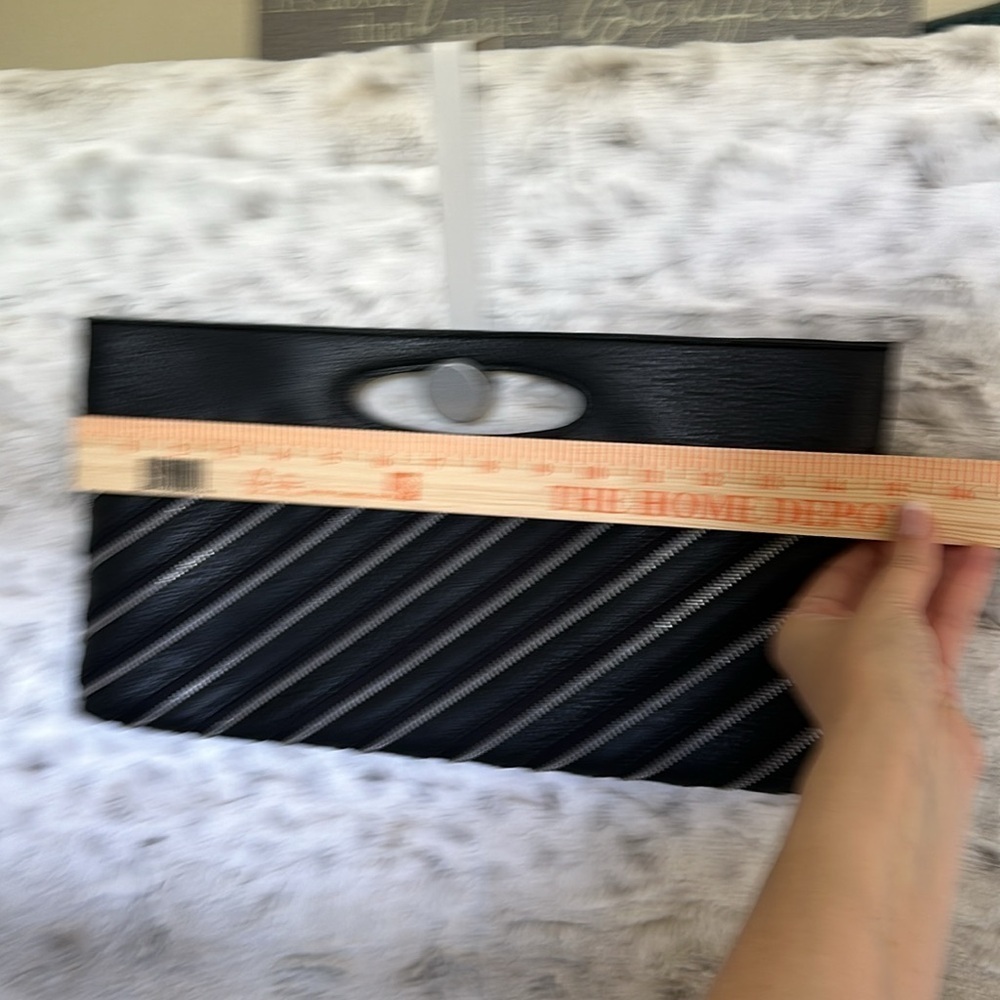 Black Zipper Clutch - Picture 6 of 6